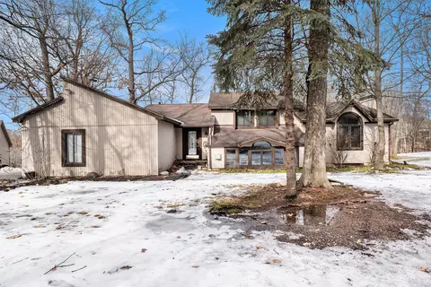 175 Oak Ridge St, White Lake, MI 48386