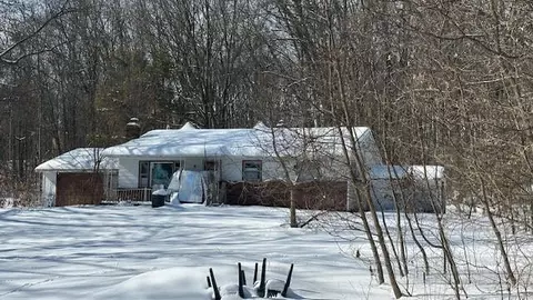 16364 Fish Lake Rd, Holly, MI 48442