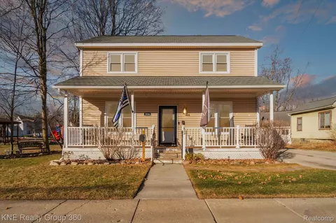 216 Byron Rd, Howell, MI 48843 photo 1
