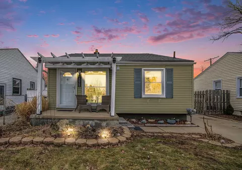 22965 Maxine St, Saint Clair Shores, MI 48080