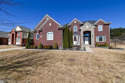 4217 Forster Ln, Shelby Township, MI 48316