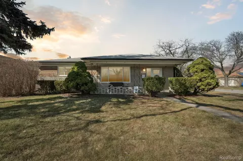26747 Menge, Warren, MI 48091
