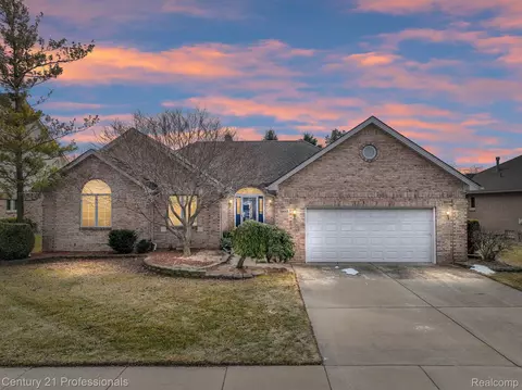19446 Sans Dr, Macomb, MI 48044