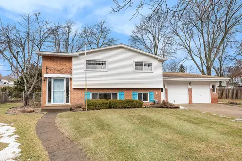 1323 Nancywood, Waterford, MI 48327