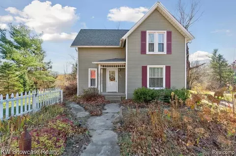 1716 E Wardlow Rd, Highland, MI 48356