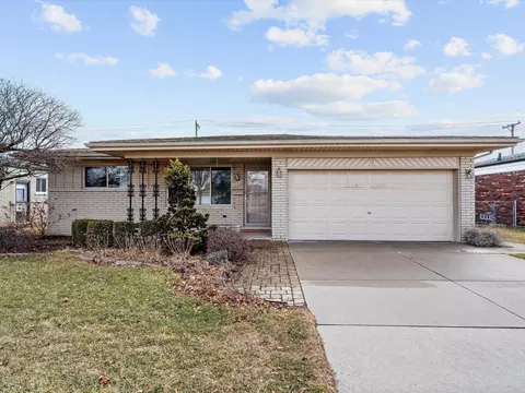 12304 Canterbury Dr, Sterling Heights, MI 48312