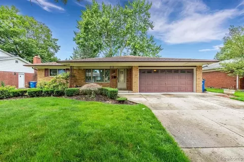 31753 Wellston Dr, Warren, MI 48093