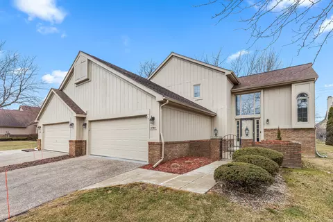 37764 N Laurel Park Dr, Livonia, MI 48152