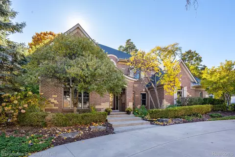 15975 Augusta Crt Ct, Northville, MI 48168