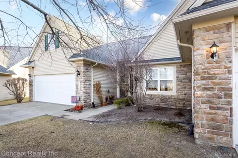 1546 Mallard Pond Dr, Oceola, MI 48855