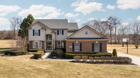 2792 Katie Ln, Milford, MI 48380