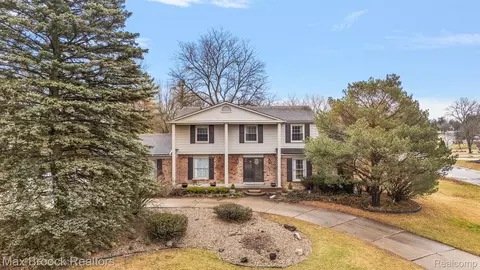 5329 Watergate Rd, West Bloomfield, MI 48323