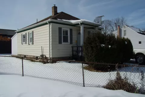407 Livingston St, Howell, MI 48843