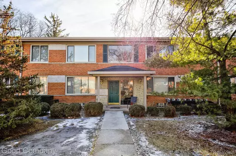 946 N Adams Unit Apt 7 Rd, Birmingham, MI 48009