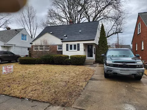 20631 Lancaster St, Harper Woods, MI 48225