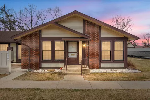 40440 Newport Dr, Plymouth, MI 48170