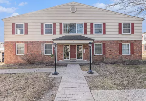 793 W Maple Rd, Clawson, MI 48017