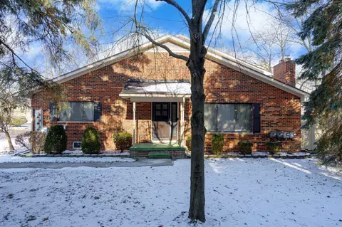 42509 Eldon Cir, Clinton Township, MI 48038