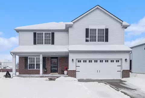 4075 Meadow Walk Blvd, Grand Blanc, MI 48439