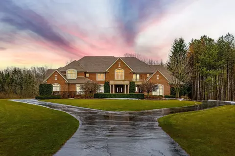 59801 E 8 Mile Rd, South Lyon, MI 48178