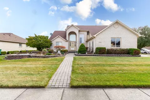 50592 Murray Dr, Macomb, MI 48044