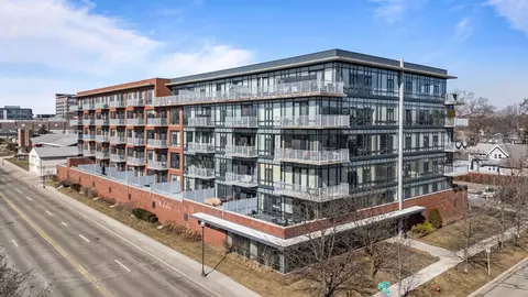 101 Curry Ave #202, Royal Oak, MI 48067