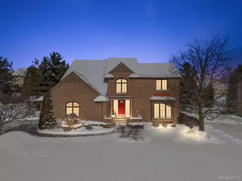 39074 Horton Dr, Farmington Hills, MI 48331