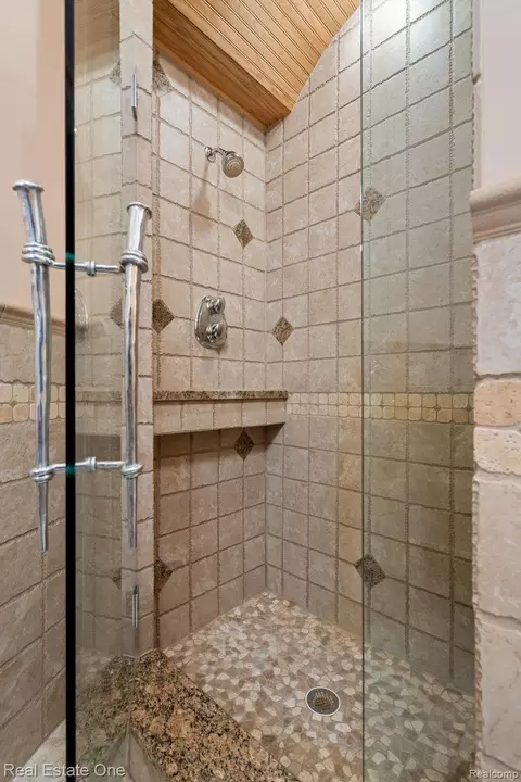 Bath - Undisclosed, Oceola, MI 48855 photo 6 of 11