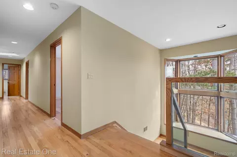 Entry Way - Undisclosed, Oceola, MI 48855 photo 5 of 8