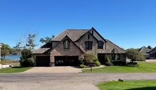 60 Chateaux Du Lac, Fenton, MI 48430
