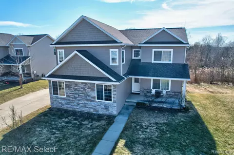4062 Oak St, Grand Blanc, MI 48439