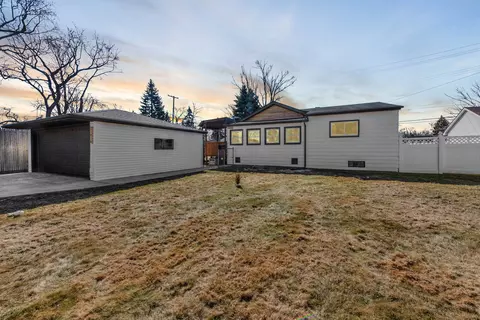 21816 Madison St, Saint Clair Shores, MI 48081