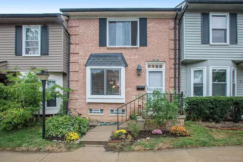 3481 Burbank Dr, Ann Arbor, MI 48105