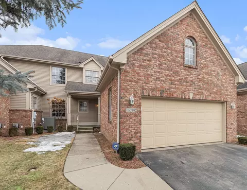 8095 Woodstone Crt Ct, Grand Blanc, MI 48439