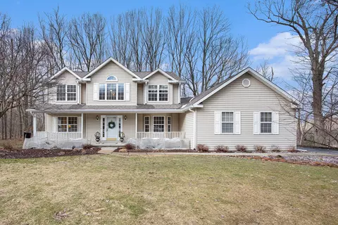 3370 Park Island Dr, Oxford, MI 48371