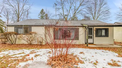 1355 Midway St, White Lake, MI 48386