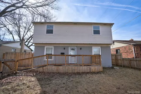 1327 Chatham Dr, Flint, MI 48505