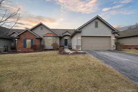 6062 Green Ash Dr #36, Brighton, MI 48116
