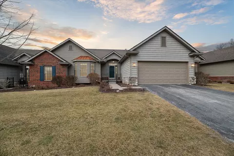 6062 Green Ash Dr #36, Brighton, MI 48116