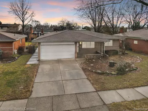 30740 Roselawn Dr, Warren, MI 48088