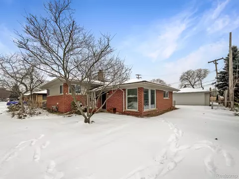 14122 Deering St, Livonia, MI 48154