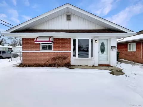 14276 Irene St, Southgate, MI 48195