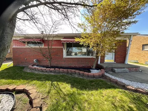 21849 Wilmot Ave, Eastpointe, MI 48021