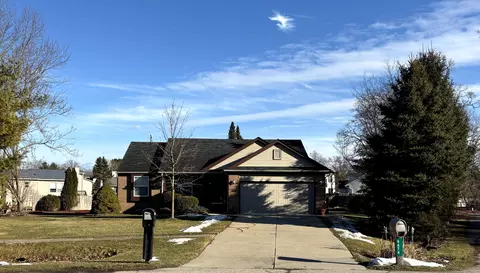 9477 Sandlewood, Northfield, MI 48189
