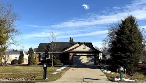 9477 Sandlewood, Northfield, MI 48189