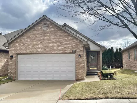 3896 Sunflower Ln, Warren, MI 48091