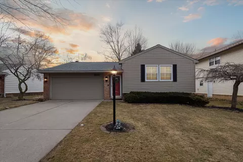 24339 Pinecrest St, Novi, MI 48375