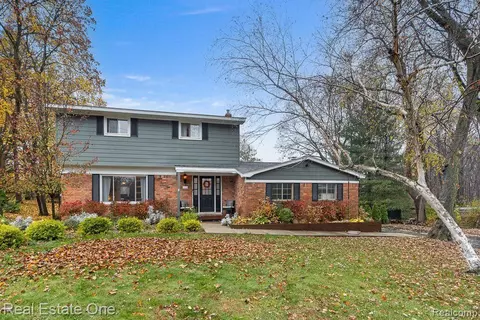 4781 Parview Dr, Independence, MI 48346
