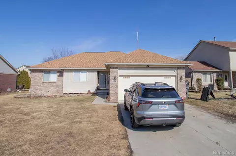 22531 Glen Oak Dr, Clinton Township, MI 48035