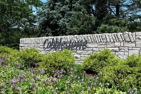 2402 Canterwood, Highland, MI 48357